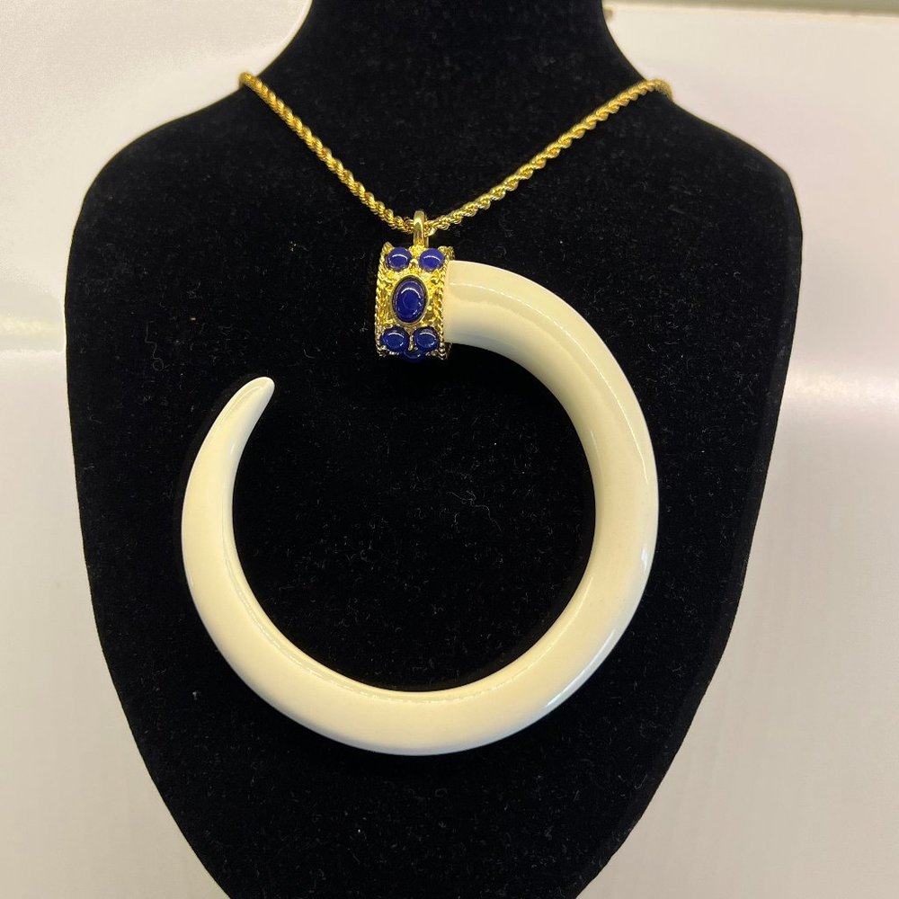 Kenneth Jay Lane Long Gold Plated Rope Chain and Faux Ivory horn pendant Necklac - Picture 1 of 11